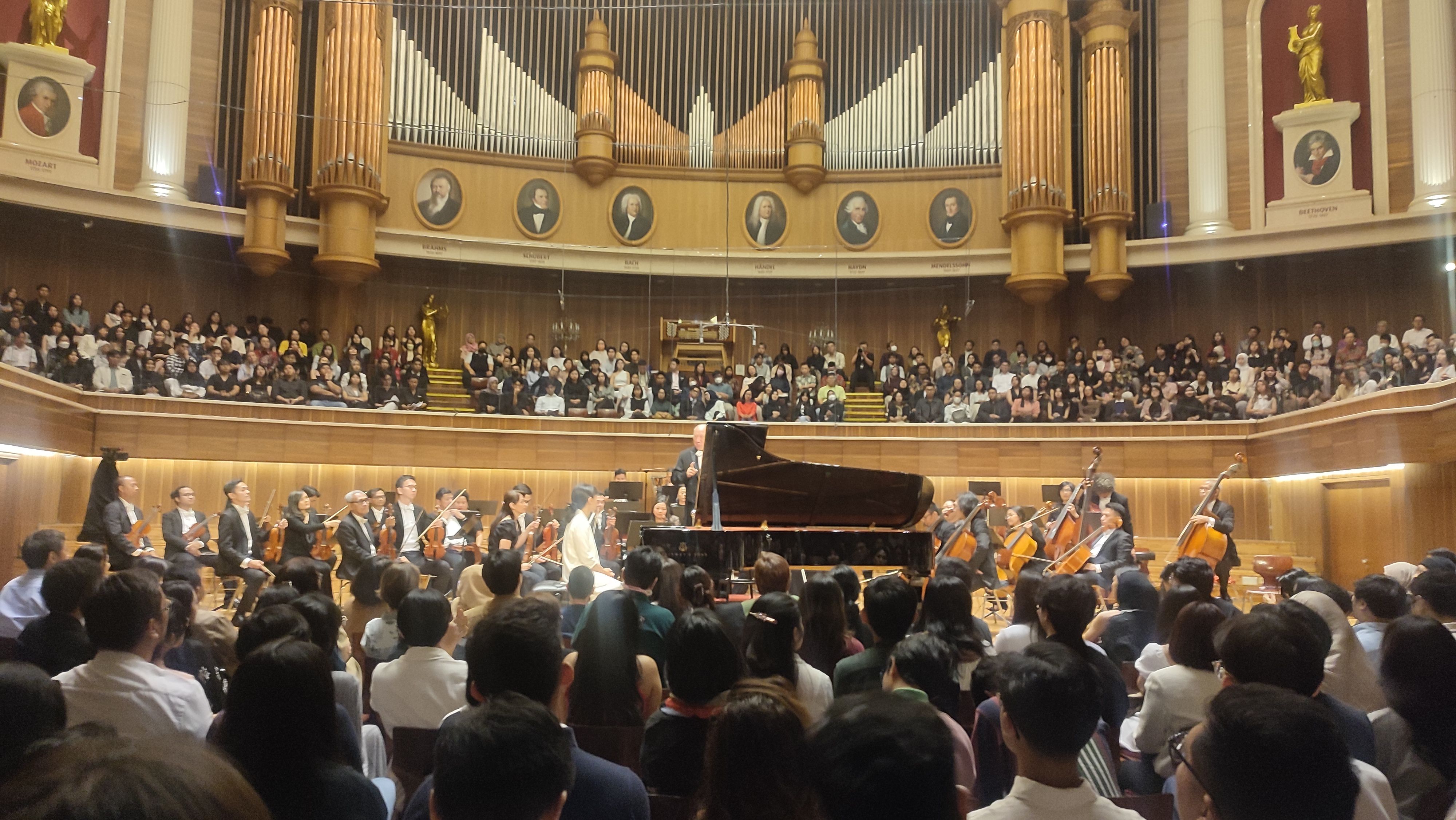 Watching Orchestra